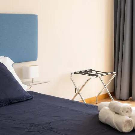 Exclusive 2 Bedroom Center Apartment *